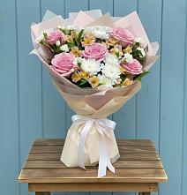 Букет цветов из:  Гвоздики, Орхидеи и Розы в Мечётинской