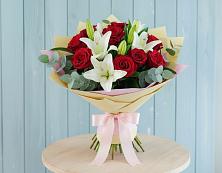 Букет цветов из:  Лилии и Розы в Мечётинской