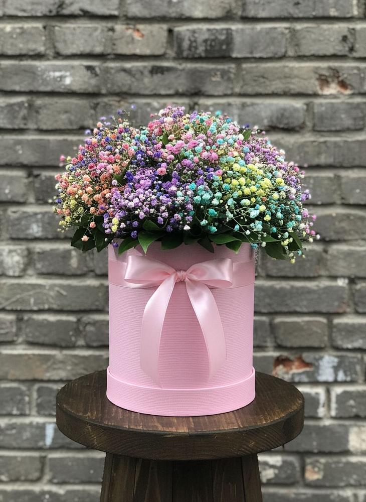 Цветочная композиция из Гипсофила и Розы в шляпной коробке в Мечётинской