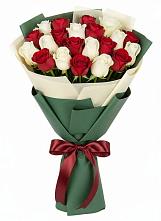 Букет Микс из красных и белых роз в Мечётинской