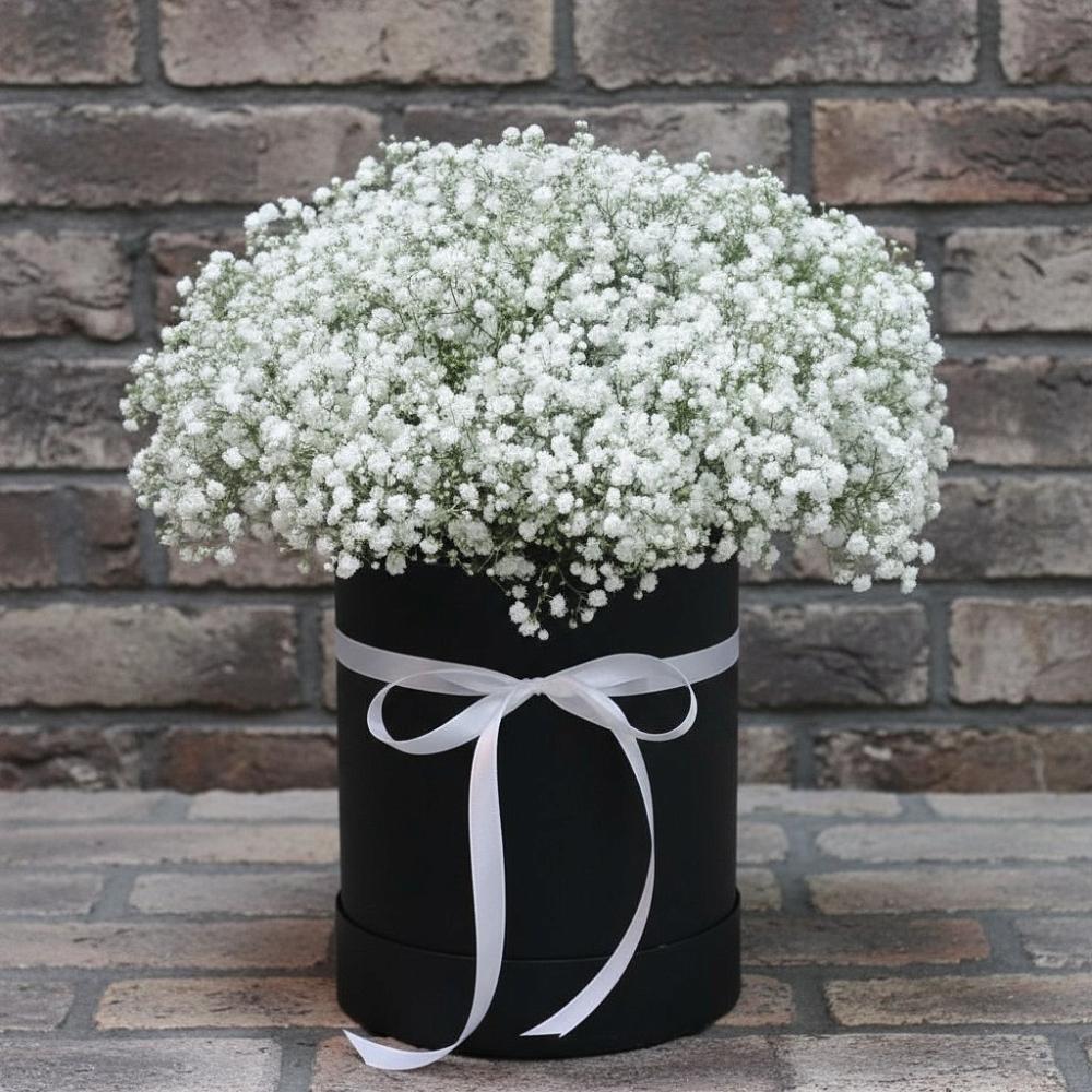 Цветочная композиция из Гипсофила в шляпной коробке в Мечётинской