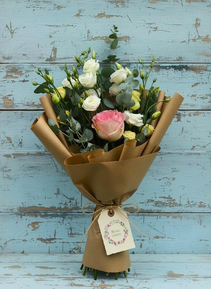 Букет цветов из: Розы и Лизиантусы в Мечётинской