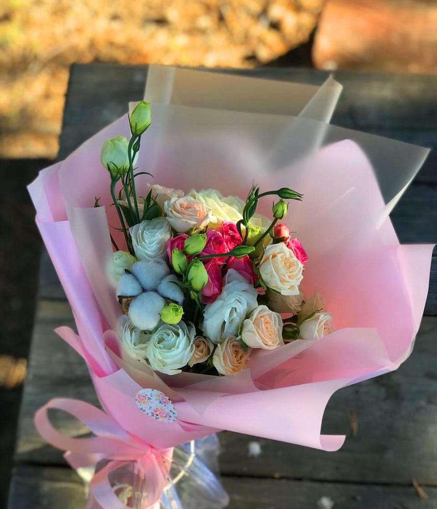 Букет цветов из: Розы и Лизиантусы в Мечётинской