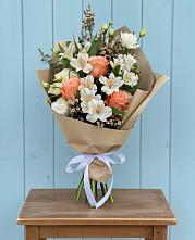 Букет цветов из:  Альстромерии, Лизиантусы, Розы и Хризантемы в Мечётинской