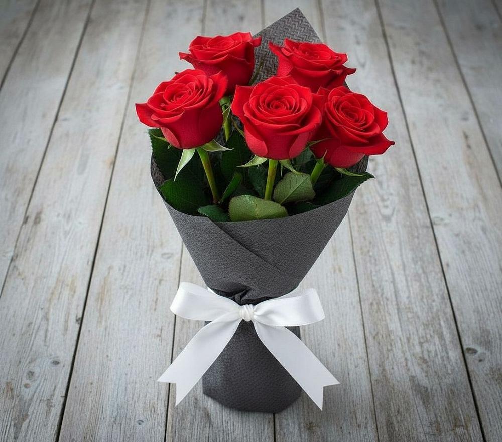 Букет 5 Красных роз Эдлесс Лав в Мечётинской