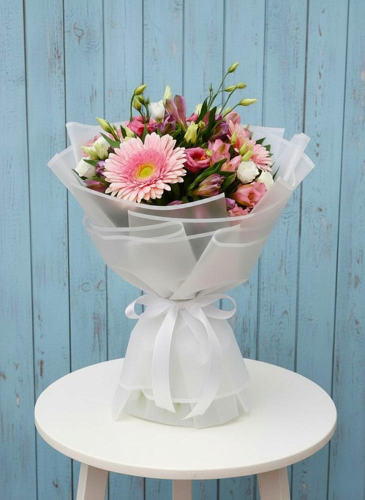 Букет цветов из: Герберы, Альстромерии и Лизиантусы в Мечётинской