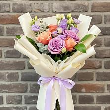 Букет цветов из:  Лизиантусы и Розы в Мечётинской