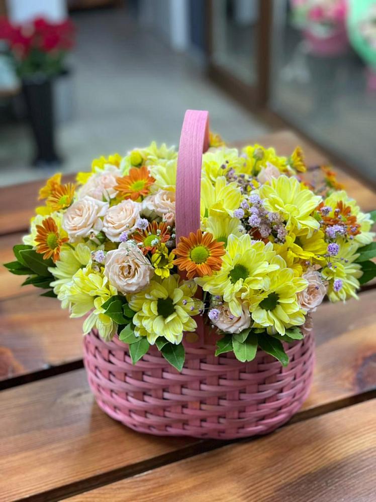 Цветочная композиция из Хризантемы и Розы в корзине в Мечётинской