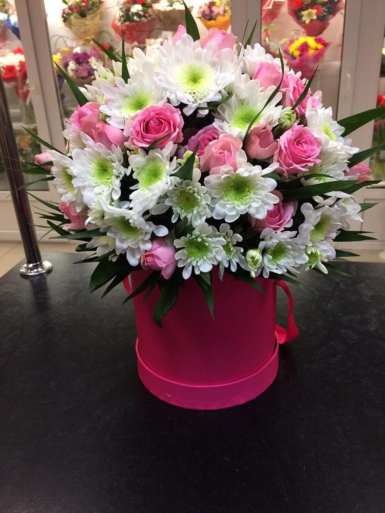 Цветочная композиция из Розы и Хризантемы в шляпной коробке в Мечётинской