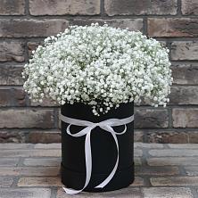 Цветочная композиция из Гипсофила в шляпной коробке в Мечётинской